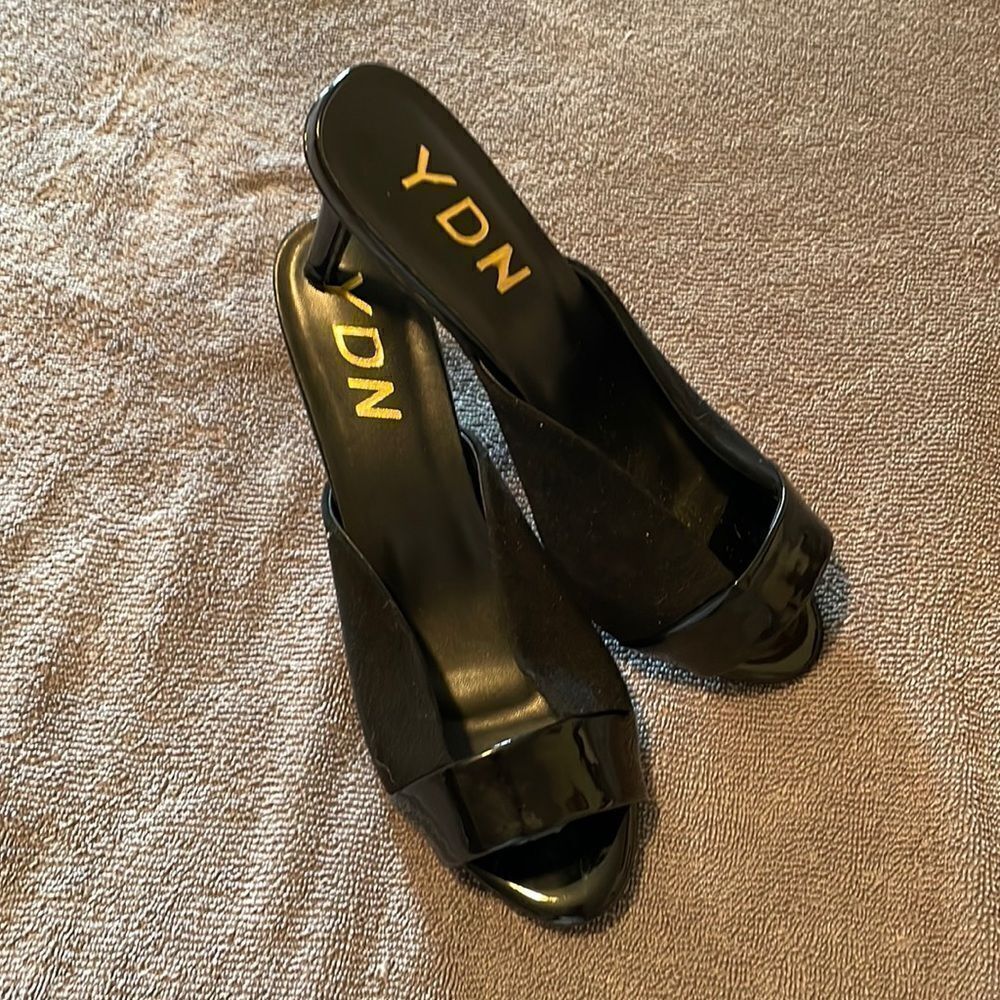 YDN Slip On Sandals - Picture 3 of 6